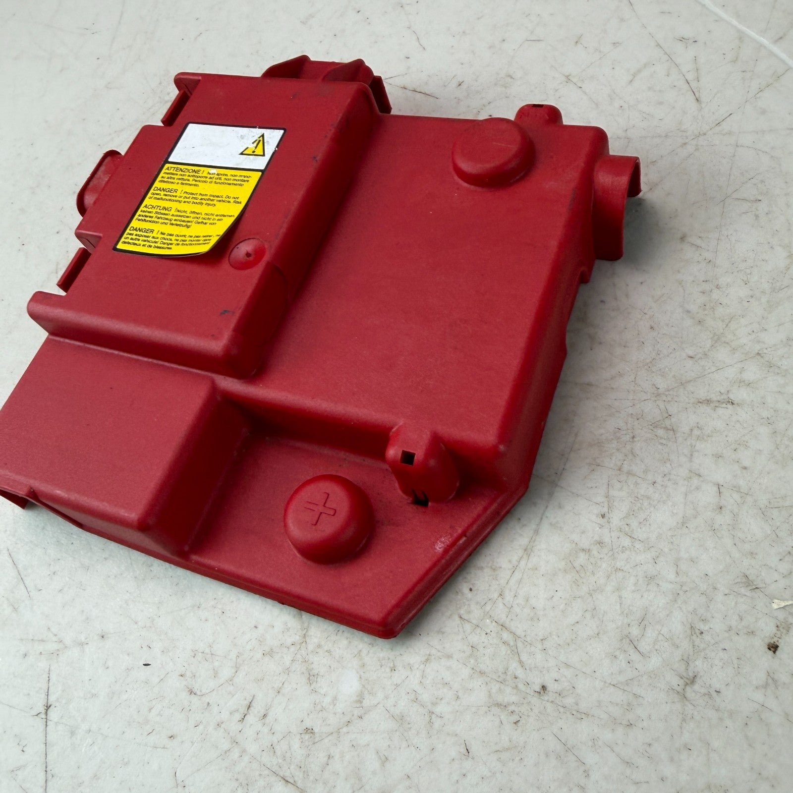 2017-2020 MASERATI LEVANTE BATTERY POSITIVE TERMINAL JUNCTION FUSE BOX COVER OEM