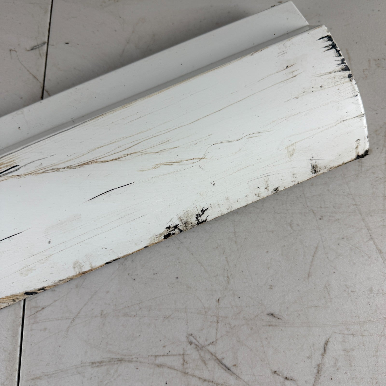 2017-2020 MASERATI LEVANTE FRONT RIGHT EXTERIOR LOWER DOOR TRIM MOLDING OEM