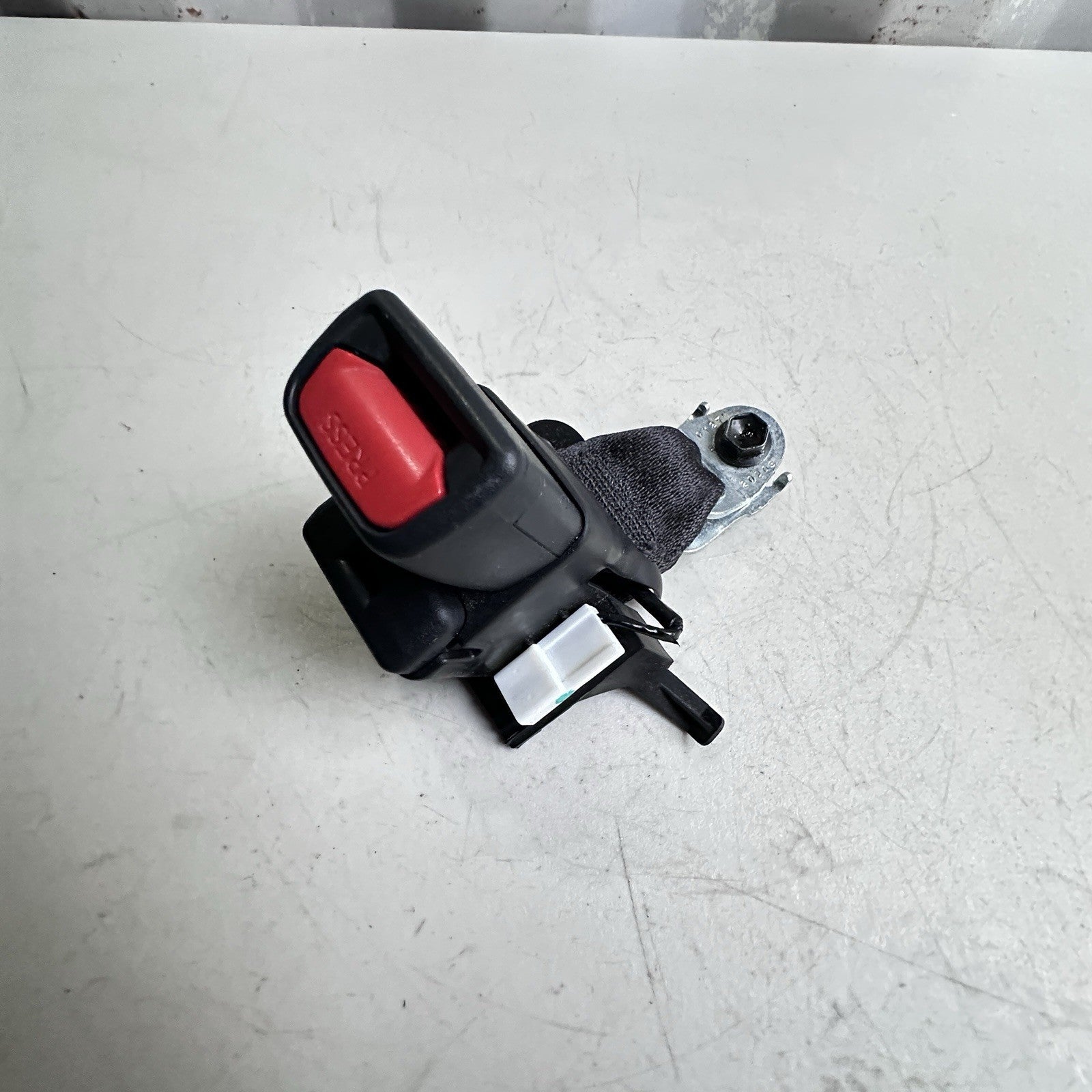 2022-2022 Toyota Corolla Rear Right Passenger Seatbelt Buckle BLACK OEM