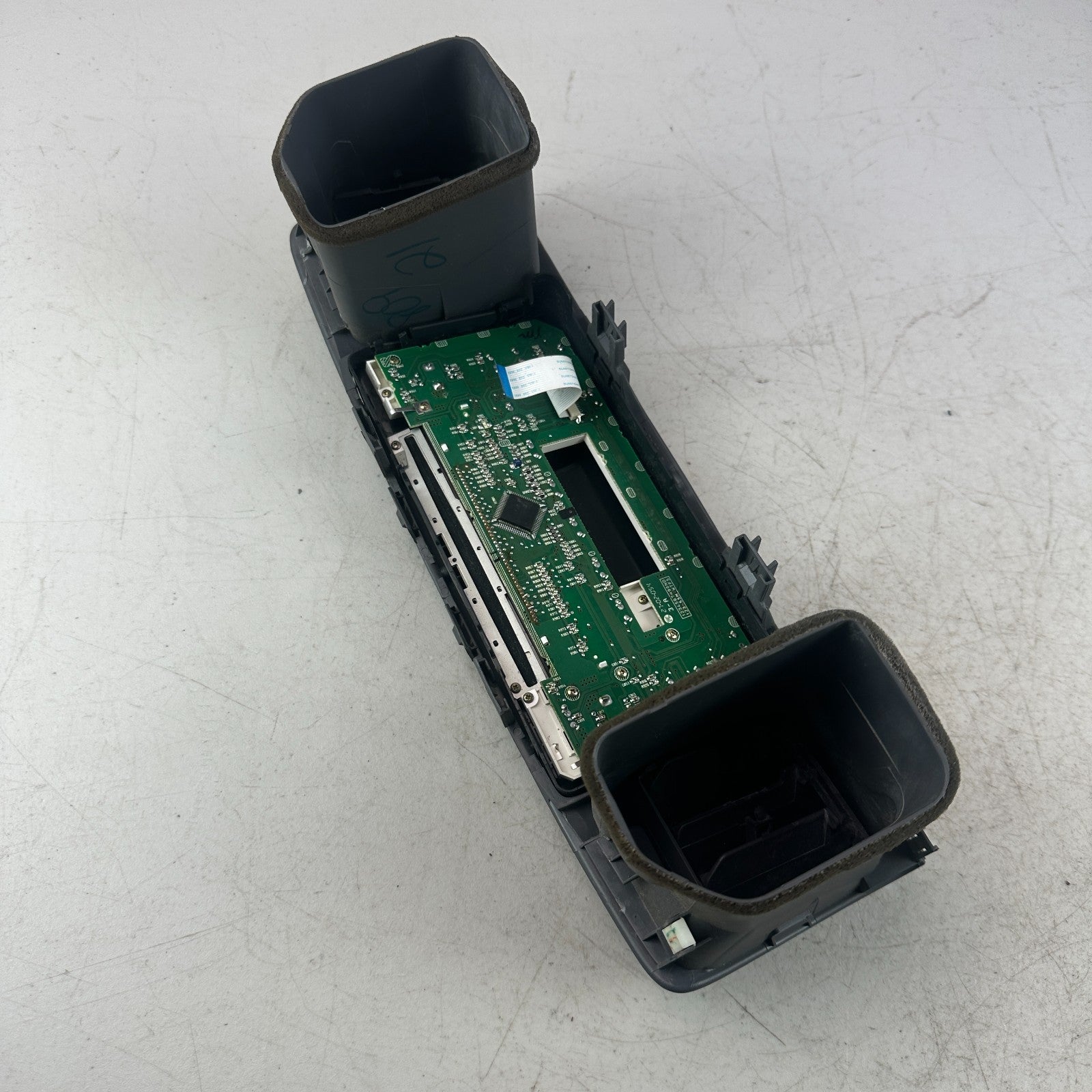 2003-05 TOYOTA COROLLA DASH RADIO CD PLAYER RECEIVER UNIT PANEL W/ AIR VENT OEM