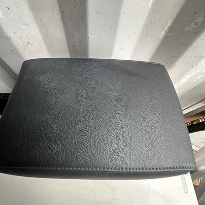 2016-2020 Kia SORENTO Center Console Armrest Lid Storage Assembly