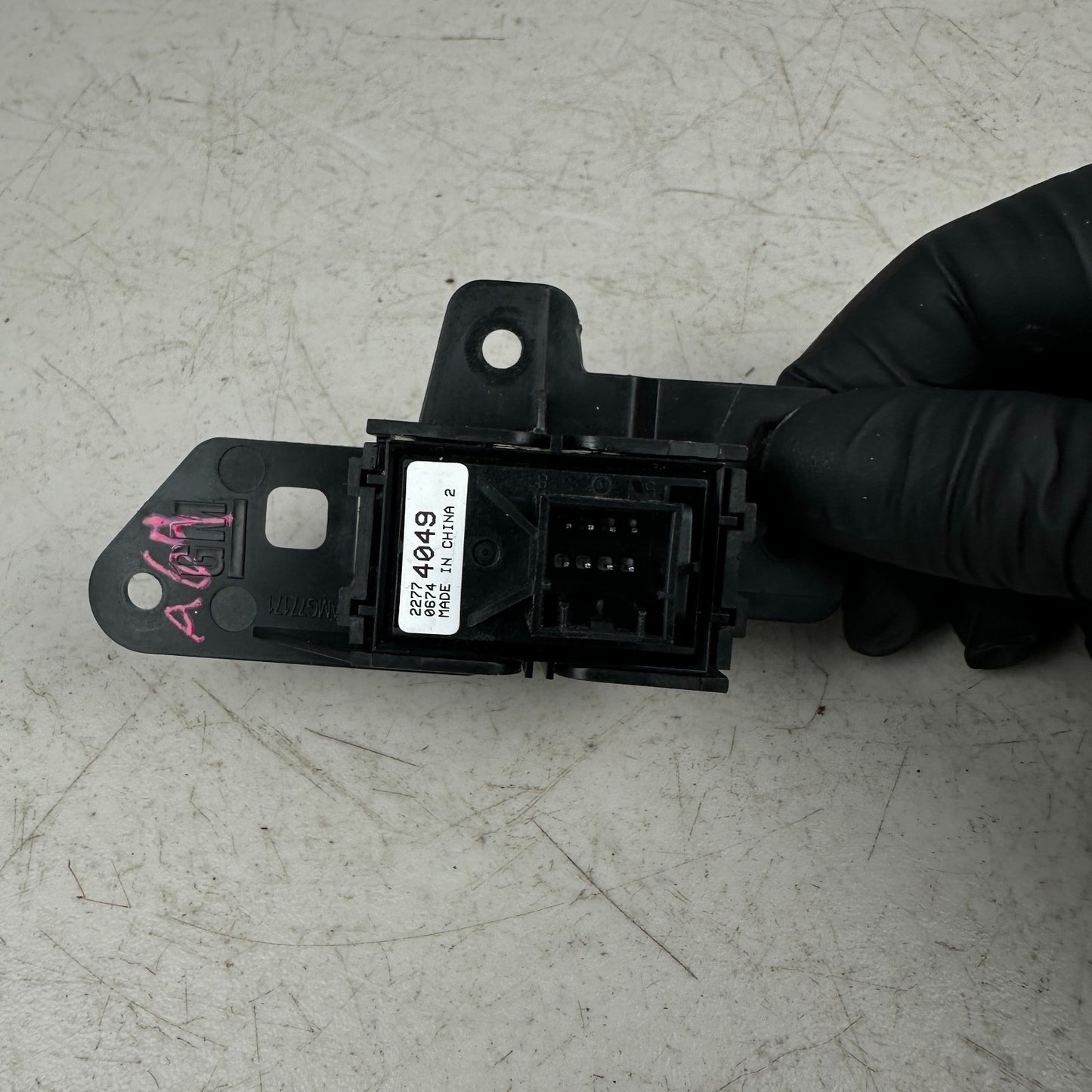 2014 - 2019 CHEVROLET CORVETTE C7 ELECTRONIC PARKING BRAKE CONTROL SWITCH OEM