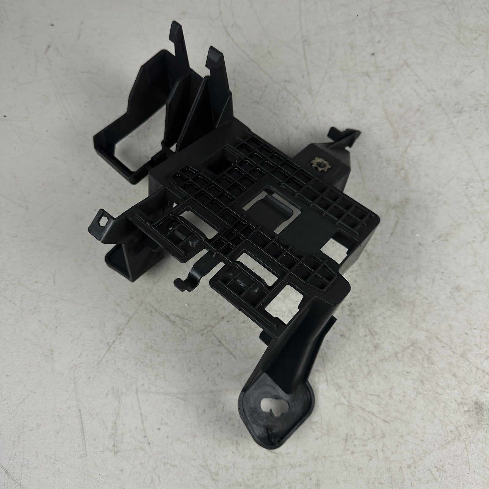 17-24 CHEVROLET CAMARO KEYLESS ENTRY THEFT LOCKING CONTROL MODULE BRACKET OEM