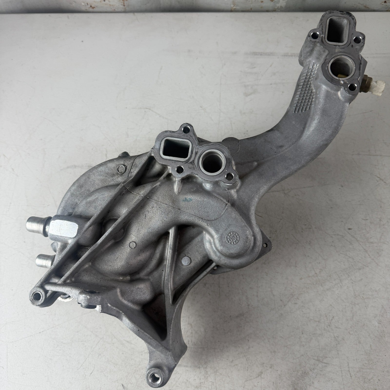 2014 - 2019 CHEVROLET CORVETTE C7 ENGINE COOLING PUMP & HOUSING 12653750 OEM