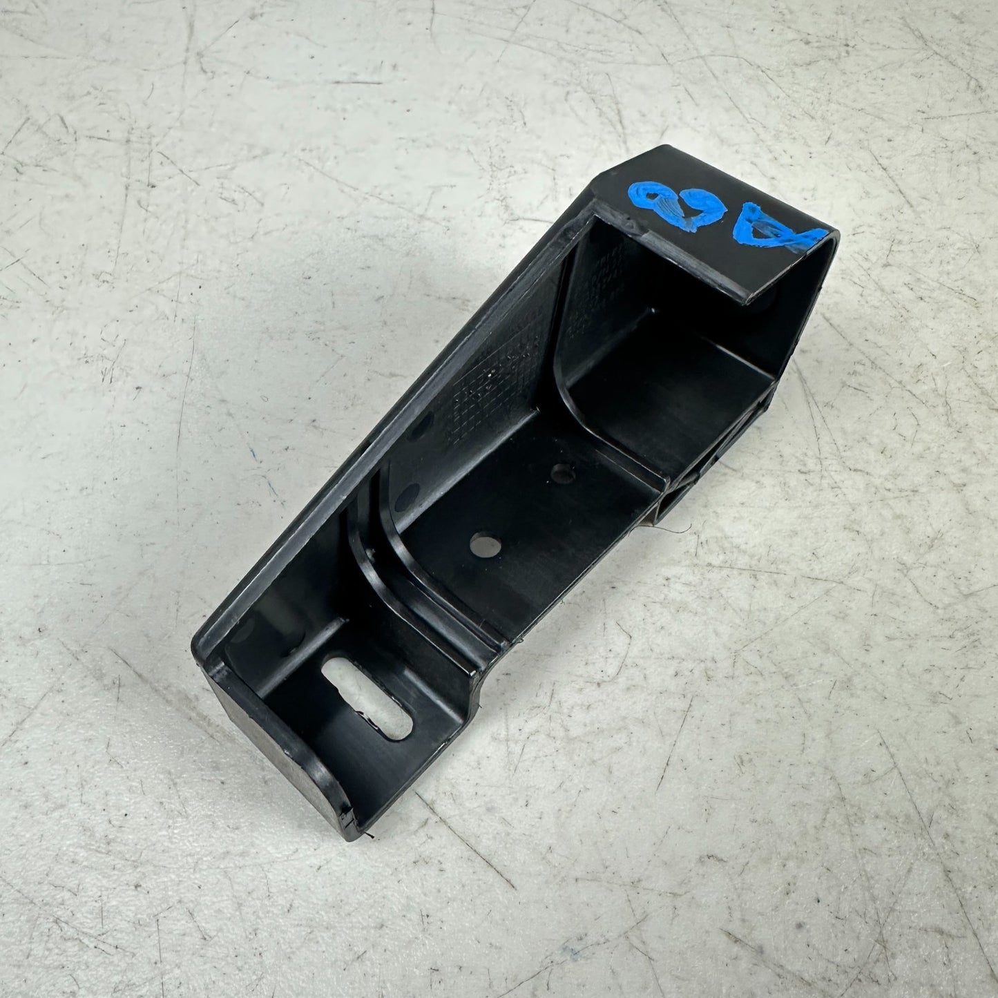 2014-2019 CHEVROLET CORVETTE C7 REAR LOAD FLOOR TRIM PANEL BRACKET 22854656 OEM