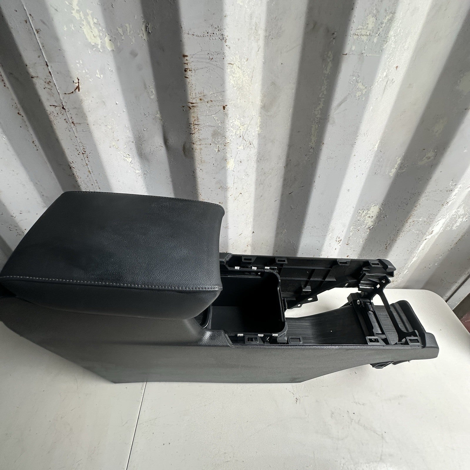2016-2020 Kia SORENTO Center Console Armrest Lid Storage Assembly