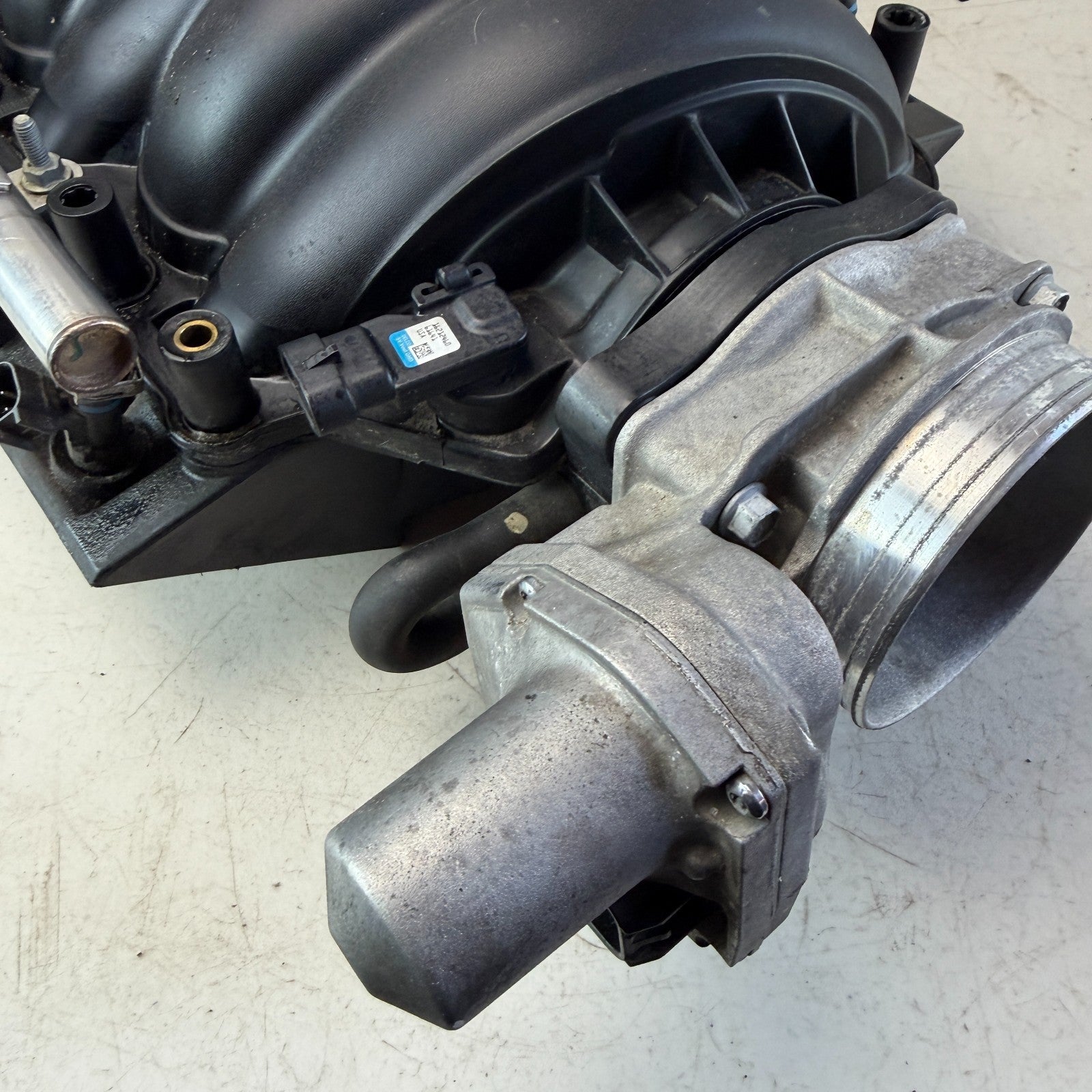 05-07 LS2 CHEVROLET CORVETTE C6 INTAKE MANIFOLD W/ FUEL INJECTION RAIL 12595285