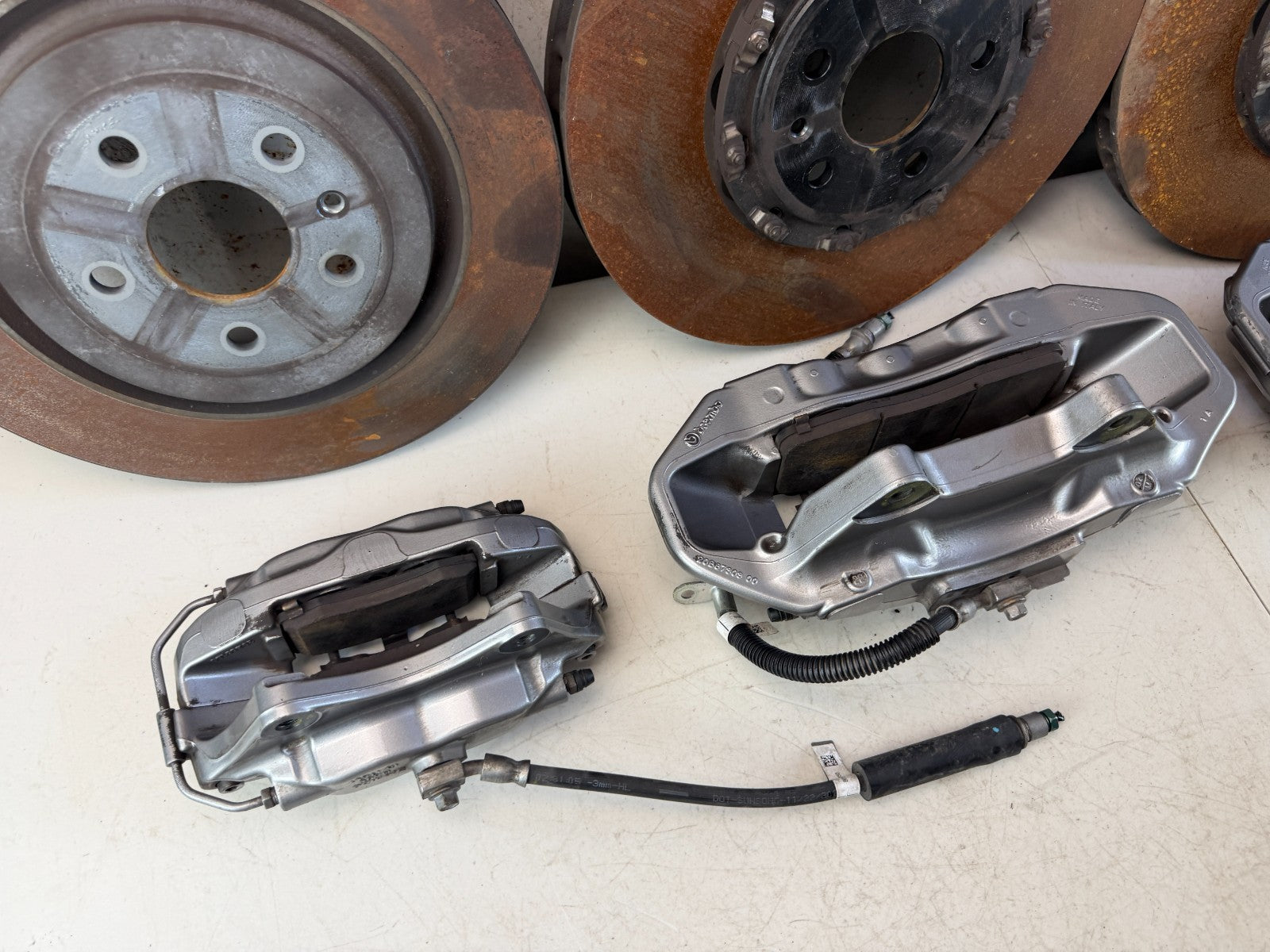 2016-2024 CHEVROLET CAMARO FRONT & REAR BREMBO BRAKE CALIPERS W/ ROTORS SET OEM