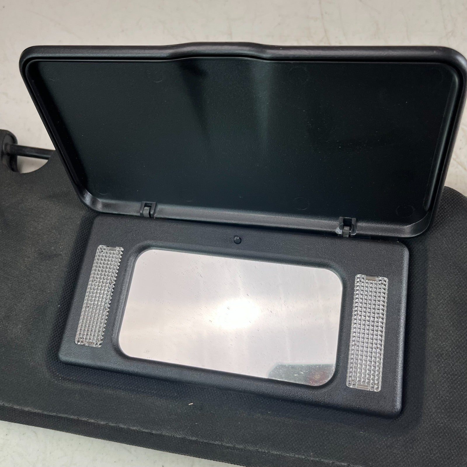 2005-2013 CHEVROLET CORVETTE FRONT RIGHT PASSENGER SUNVISOR SUN VISOR BLACK OEM