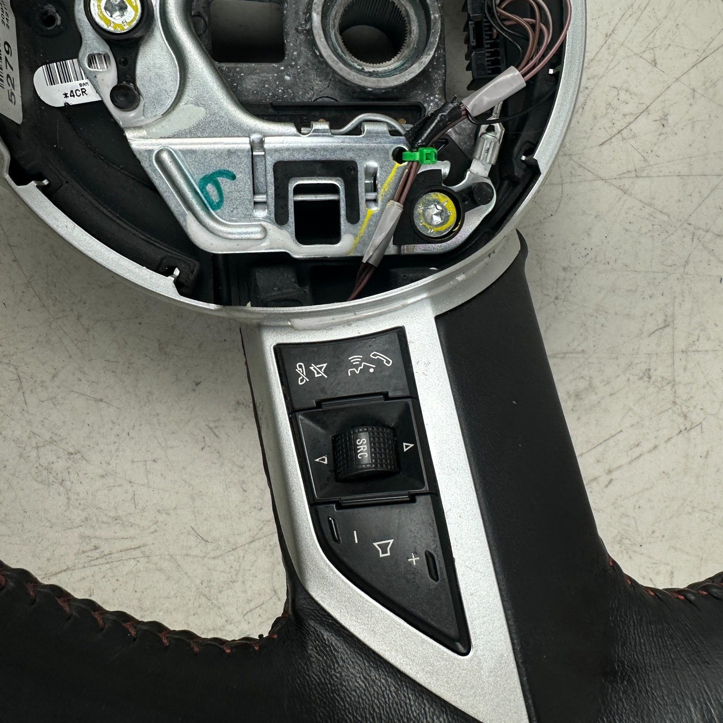 2010-2012 CHEVROLET CAMARO STEERING WHEEL W/ SWITCHES LEATHER BLACK 20945260 OEM