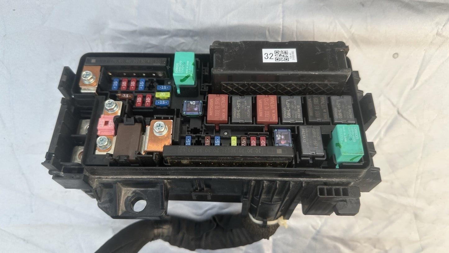 2013-2017 Honda Accord FUSE BOX ASSEMBLY Model Unknown part Number Unknown