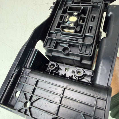 2017-2024 MASERATI LEVANTE AUTOMATIC TRANSMISSION GEAR SHIFTER 670105809 OEM