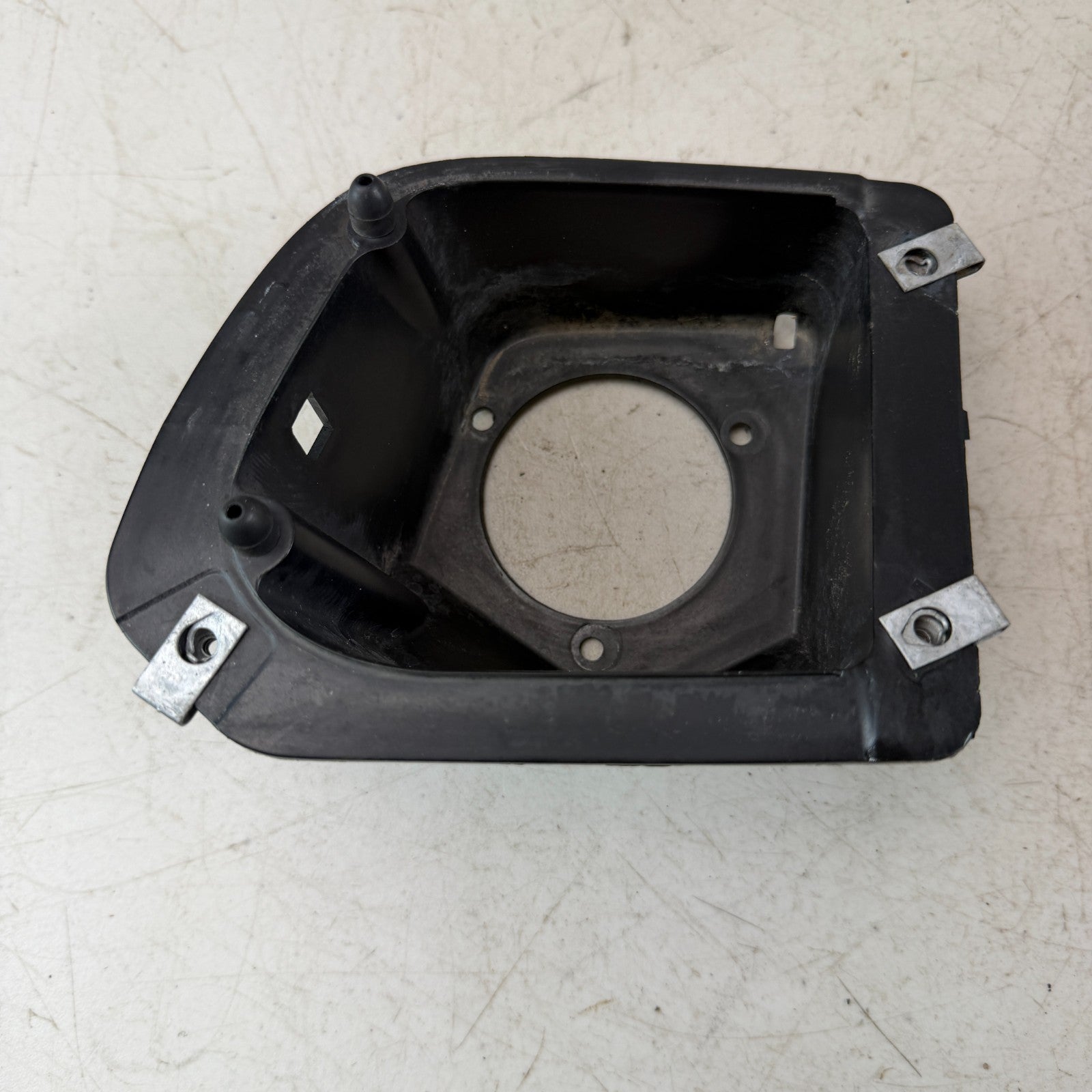 05-13 CHEVROLET CORVETTE C6 REAR FUEL TANK FILLER POCKET HOUSING 10354841 OEM