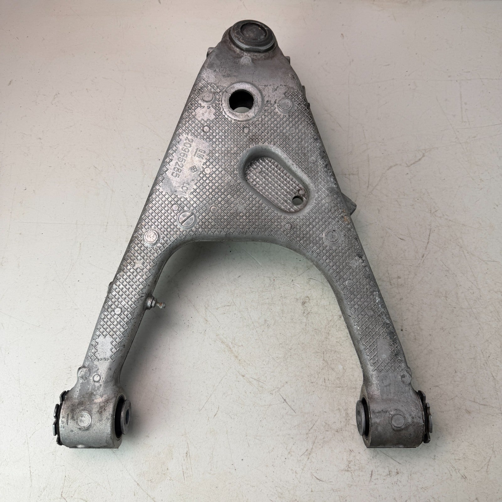 2014-2019 CHEVROLET CORVETTE REAR LEFT DRIVER SIDE LOWER CONTROL ARM 20965285
