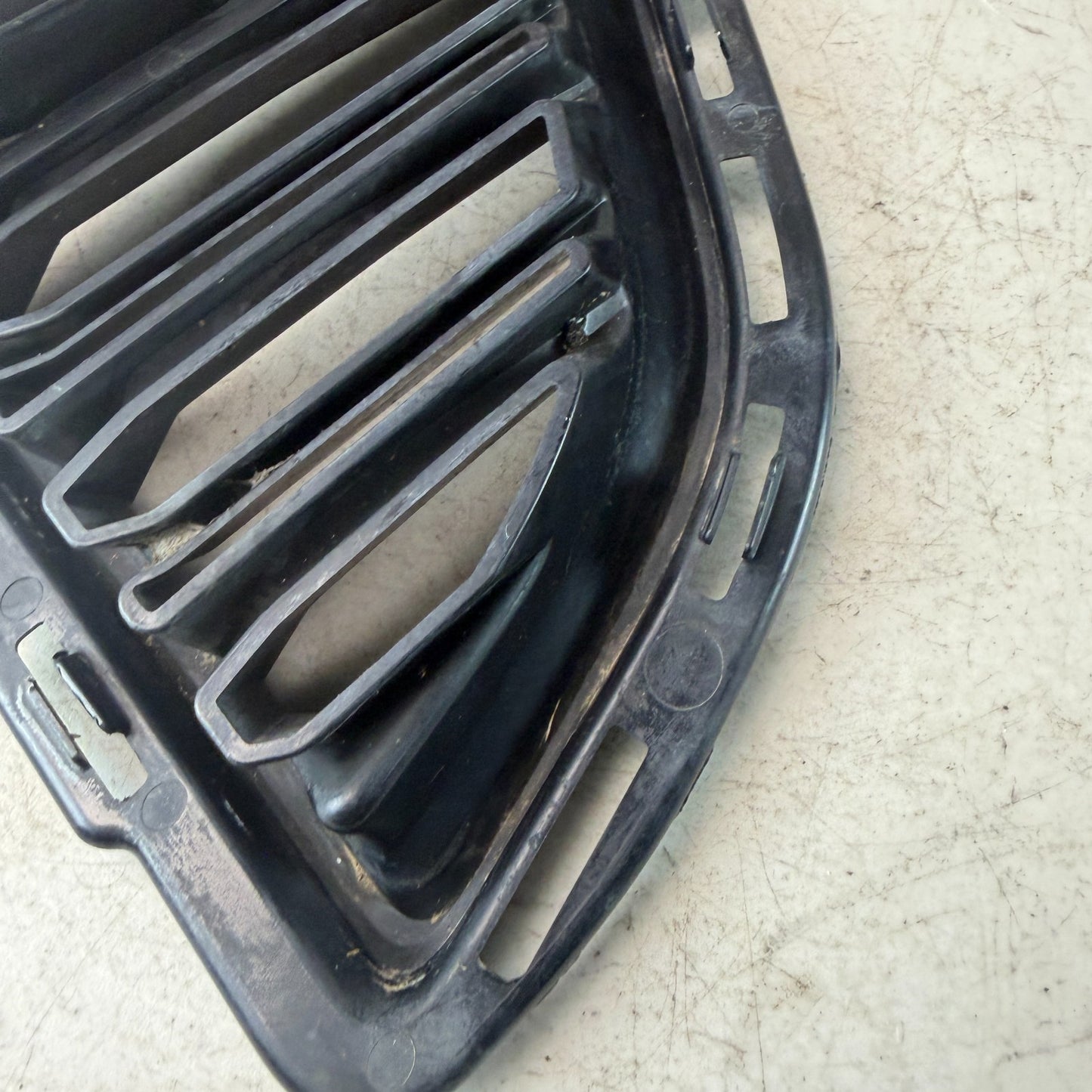 2016-2018 CHEVY CAMARO FRONT LEFT SIDE BUMPER FOG LIGHT BEZEL COVER 23158571 OEM