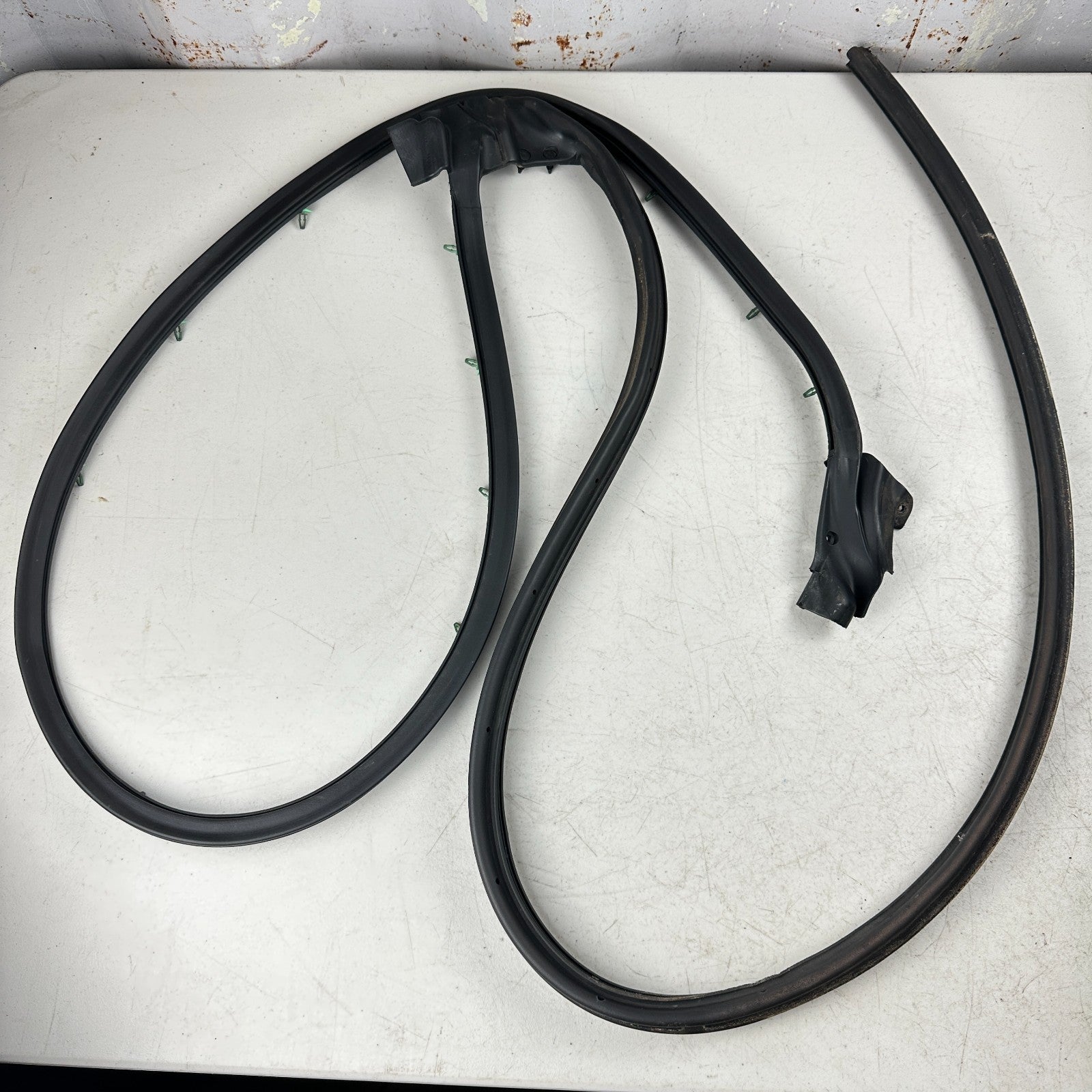 05-13 CHEVROLET CORVETTE FRONTLEFT DRIVER SIDE DOOR WEATHERSTRIP RUBBER SEAL OEM