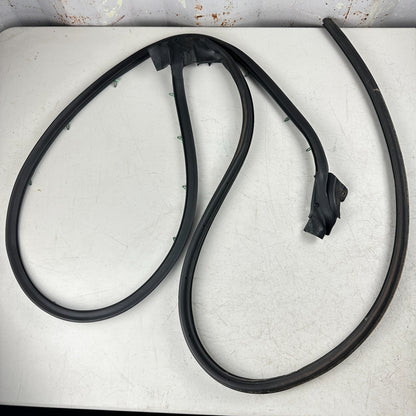 05-13 CHEVROLET CORVETTE FRONTLEFT DRIVER SIDE DOOR WEATHERSTRIP RUBBER SEAL OEM