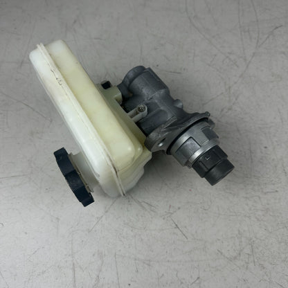 14-19 CHEVROLET CORVETTE C7 BRAKE MASTER CYLINDER W/ RESERVOIR TANK 32670188 OEM
