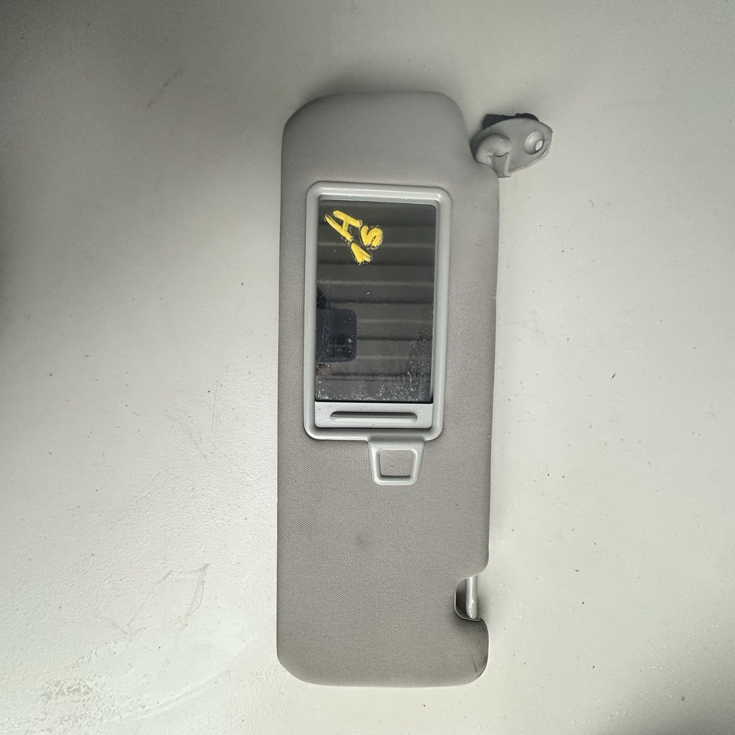 2016 2017 2018 KIA SORENTO DRIVER SIDE LEFT Sun Visor OEM 1 Peice 85220C6010