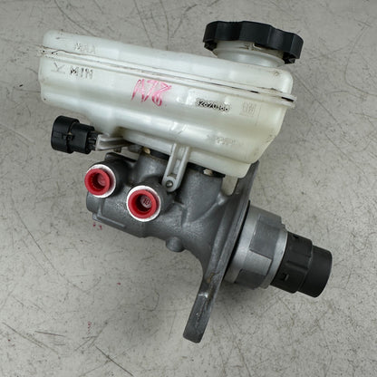 14-19 CHEVROLET CORVETTE C7 BRAKE MASTER CYLINDER W/ RESERVOIR TANK 32670188 OEM