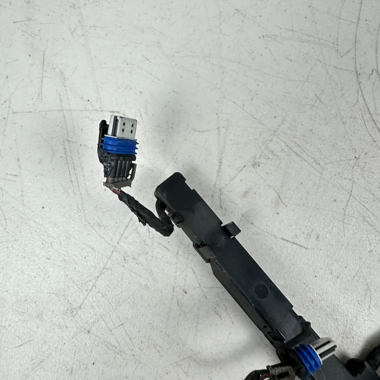 05-08 CHEVROLET CORVETTE C6 IGNITION SYSTEM COIL MOUNT BRACKET W/ HARNESS OEM