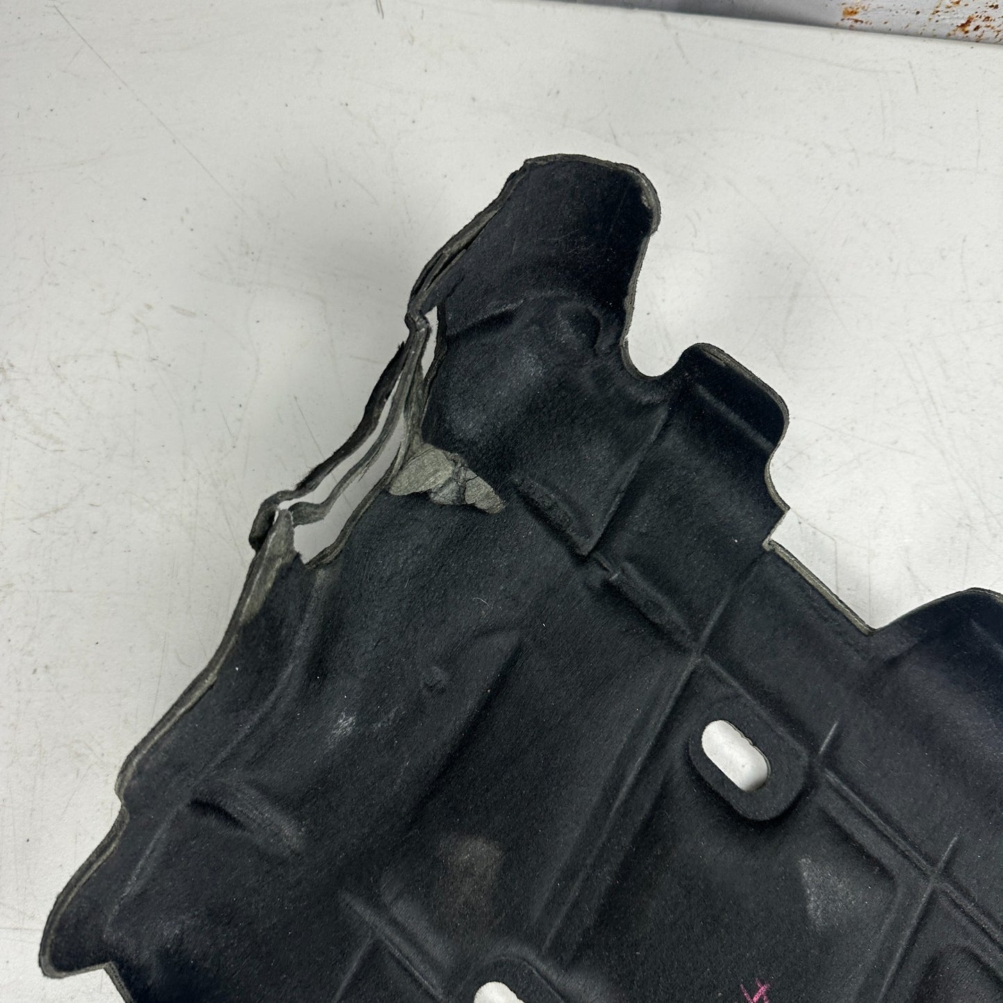 16-24 CHEVROLET CAMARO INTAKE MANIFOLD COVER INSULATOR BLACK 12646904 OEM