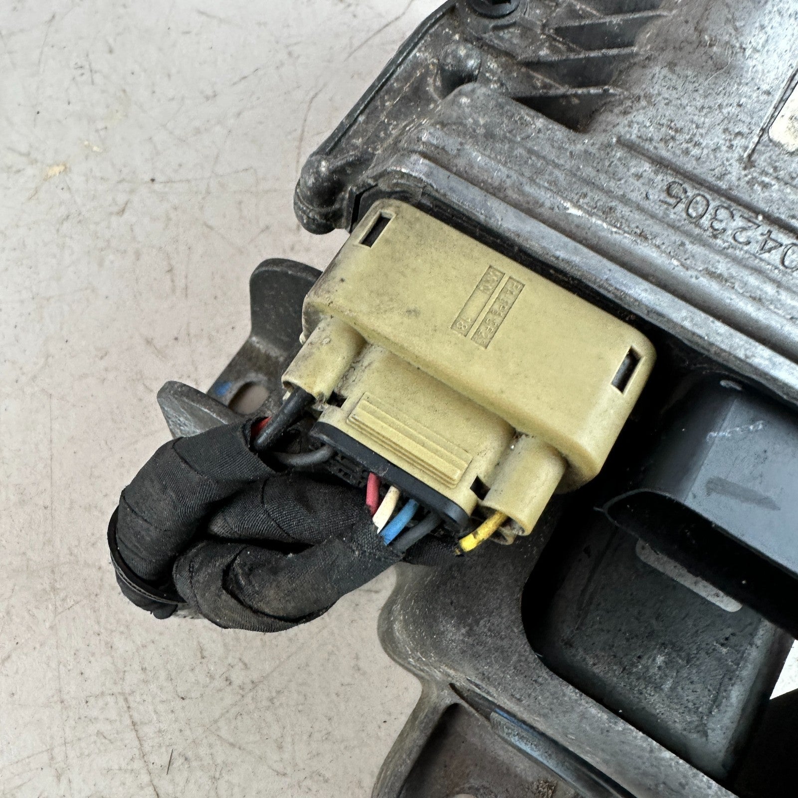 2016-2024 CHEVROLET CAMARO DIFFERENTIAL ACTUATOR LOCK CONTROL MODULE 9042305 OEM