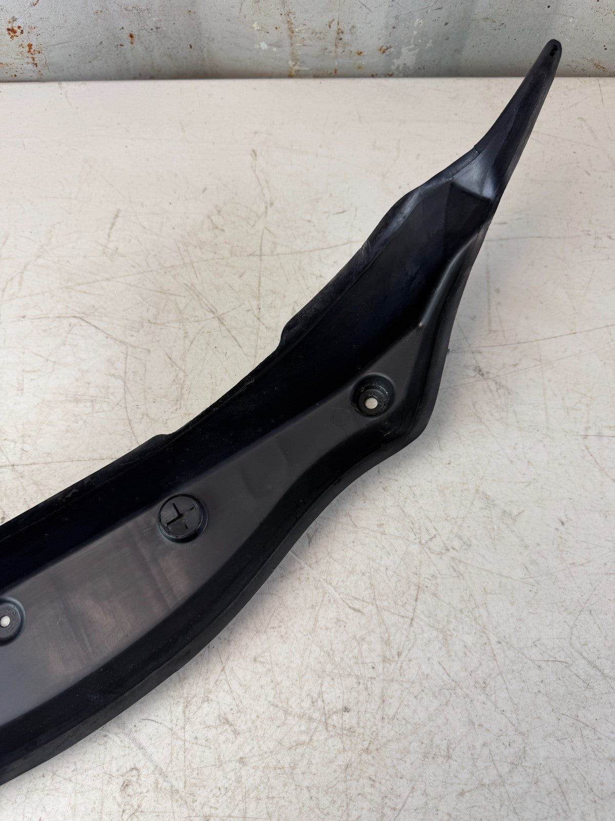 2015-2021 MERCEDES W205 C300 C43 C63 FRONT RIGHT FENDER REARWARD GAP COVER OEM