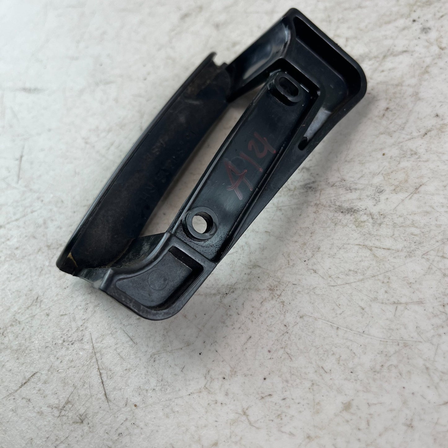 05-13 CHEVY CORVETTE RIGHT PASSENGER SIDE EXTERIOR DOOR HANDLE SWITCH BEZEL OEM