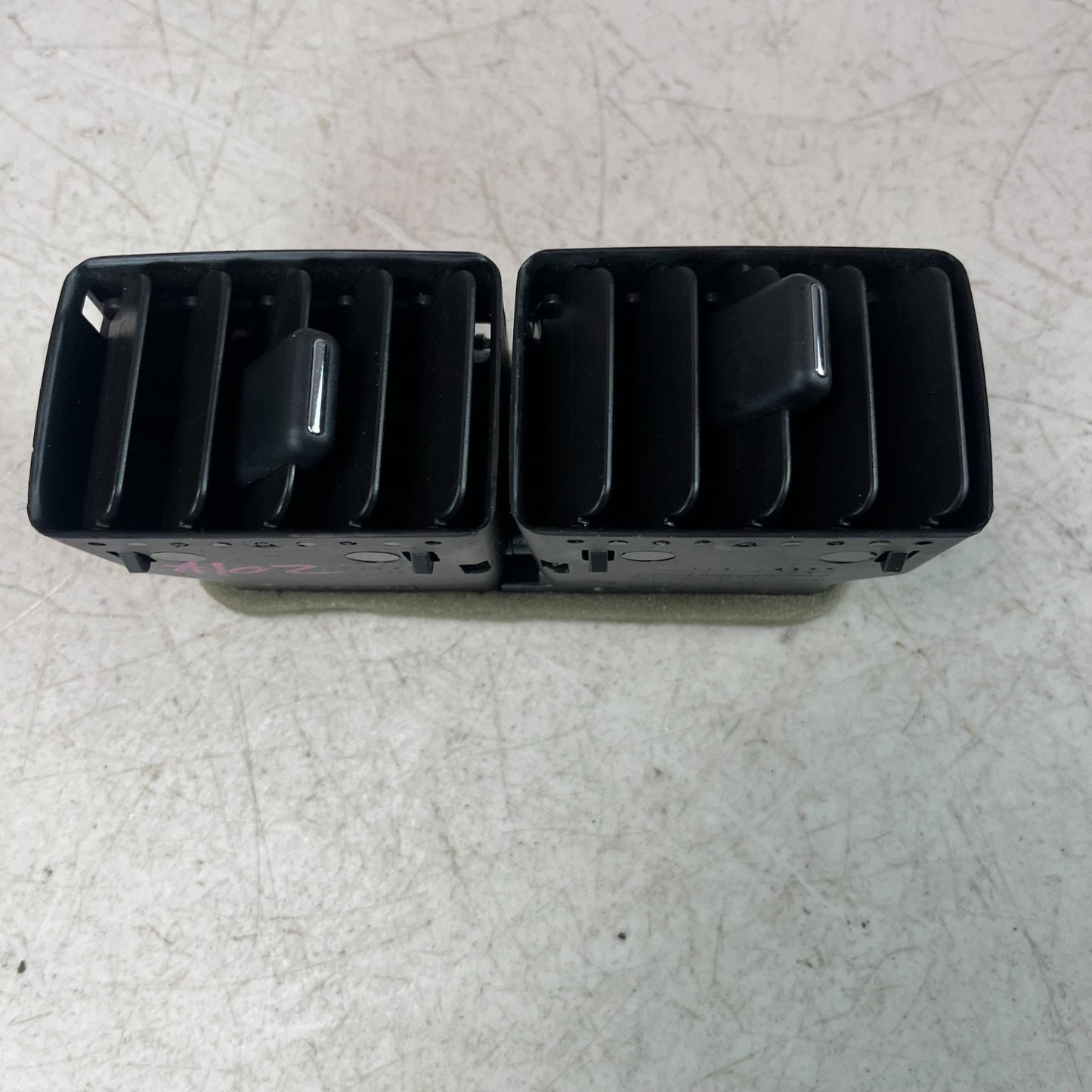 08-15 CADILLAC CTS-V REAR CENTER CONSOLE AC HEATER AIR VENT GRILLE 25749648 OEM