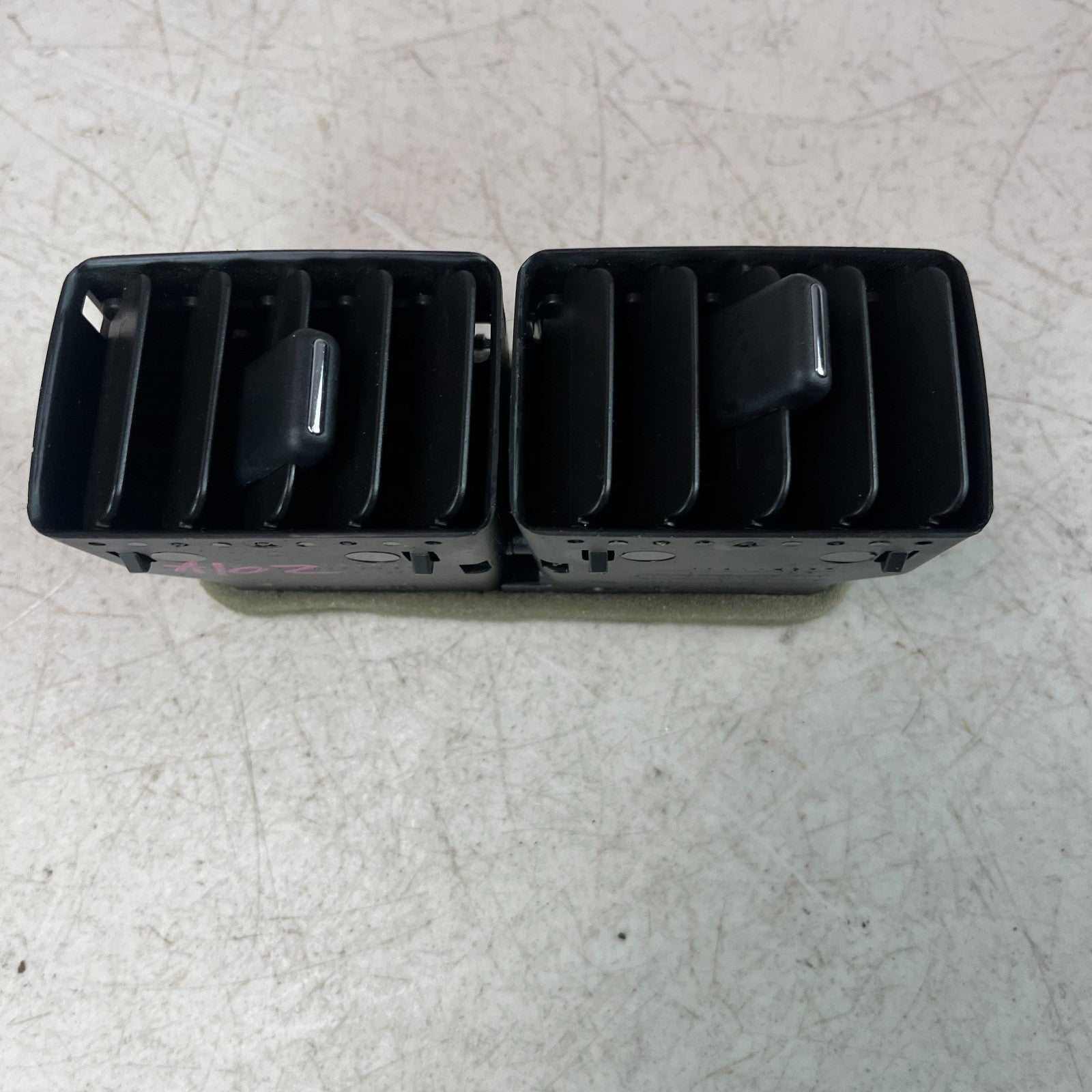 08-15 CADILLAC CTS-V REAR CENTER CONSOLE AC HEATER AIR VENT GRILLE 25749648 OEM