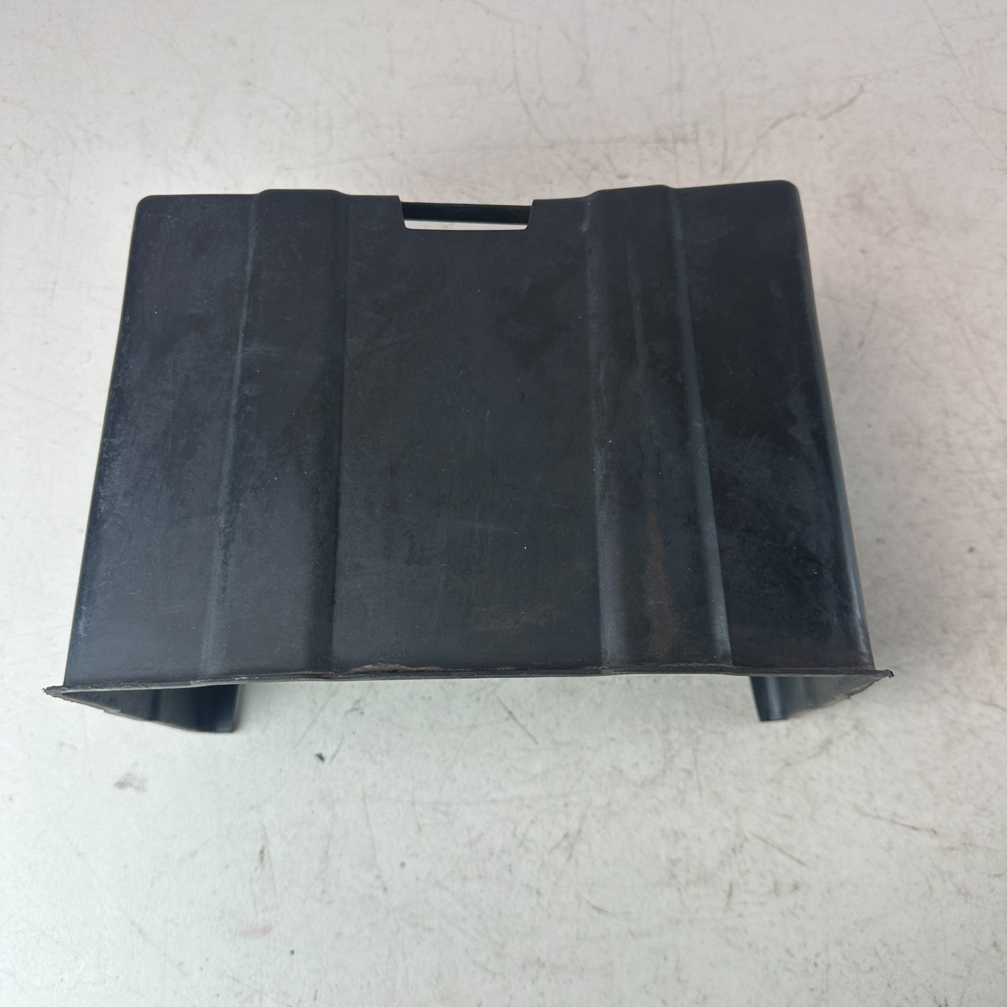 2017 - 2022 HONDA CR-V FRONT LOWER BATTERY HOLDER TRAY COVER BOX 31531-SNA OEM