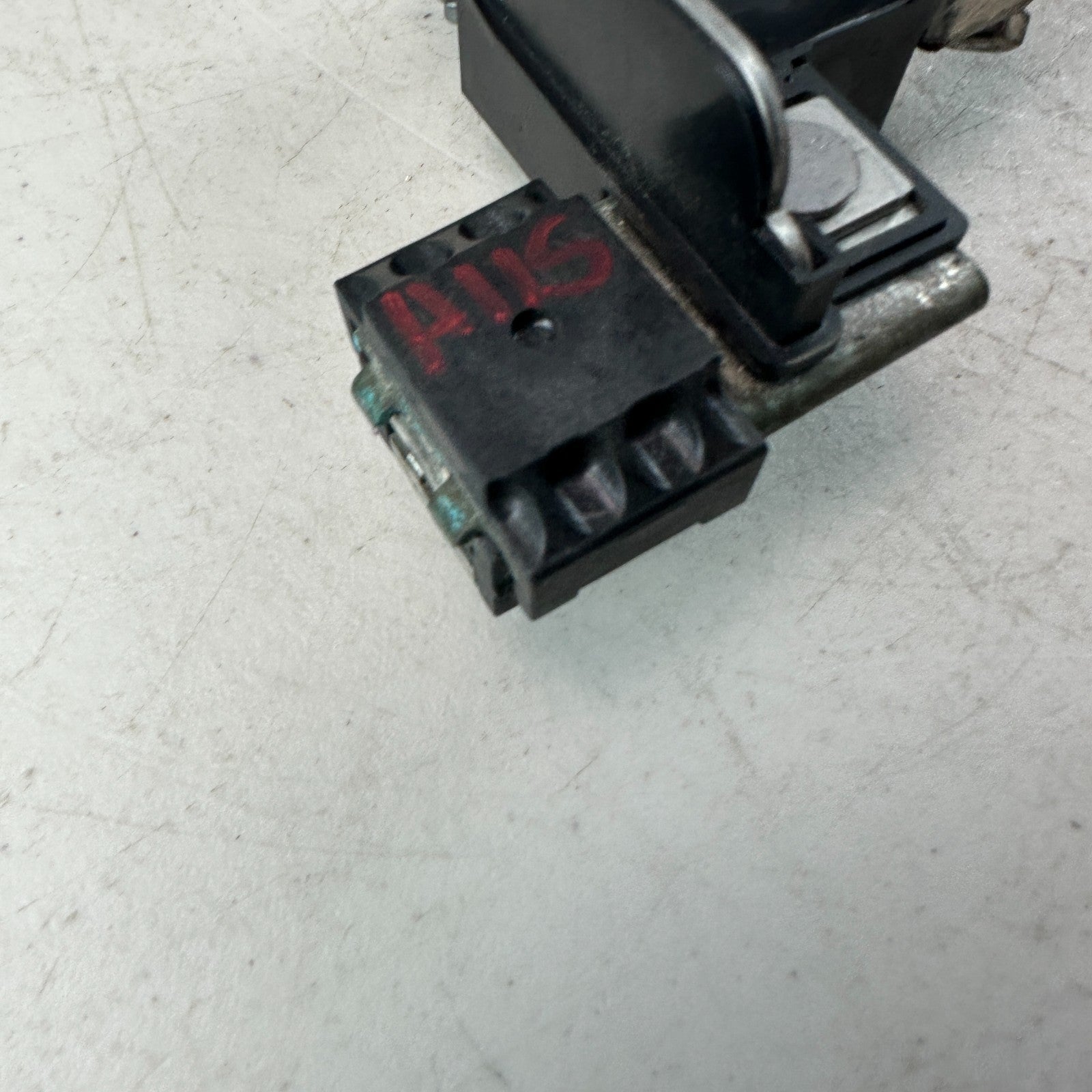 2015-2021 MERCEDES C300 BATTERY TERMINAL CURRENT SENSOR CONNECTOR A2469067901