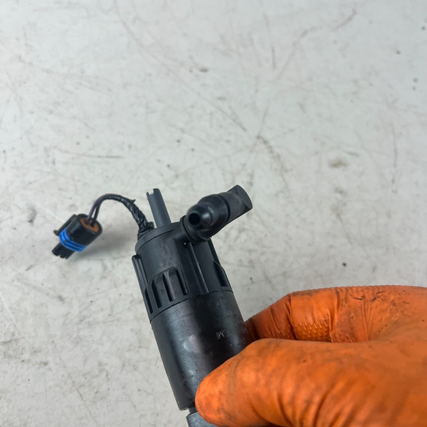 2016-2024 CHEVY CAMARO WINDSHIELD WASHER RESERVOIR FLUID PUMP MOTOR 13508971 OEM