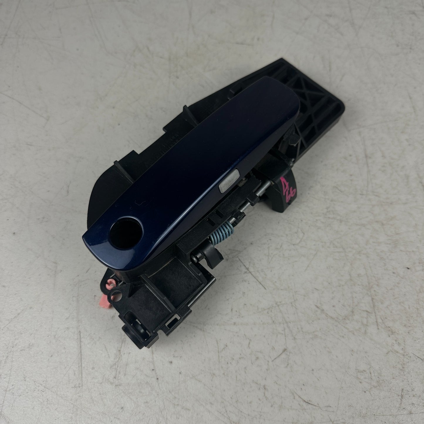 11 - 23 DODGE CHALLENGER FRONT LEFT DRIVER DOOR EXTERIOR HANDLE BLUE 68066175AH