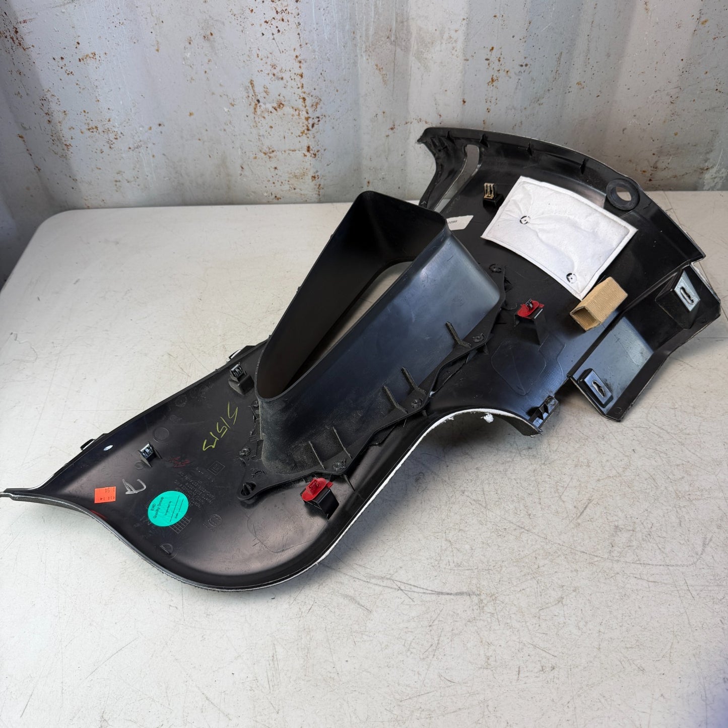 14-19 CHEVROLET CORVETTE C7 REAR LEFT DRIVER QUARTER WINDOW TRIM 23114075 OEM
