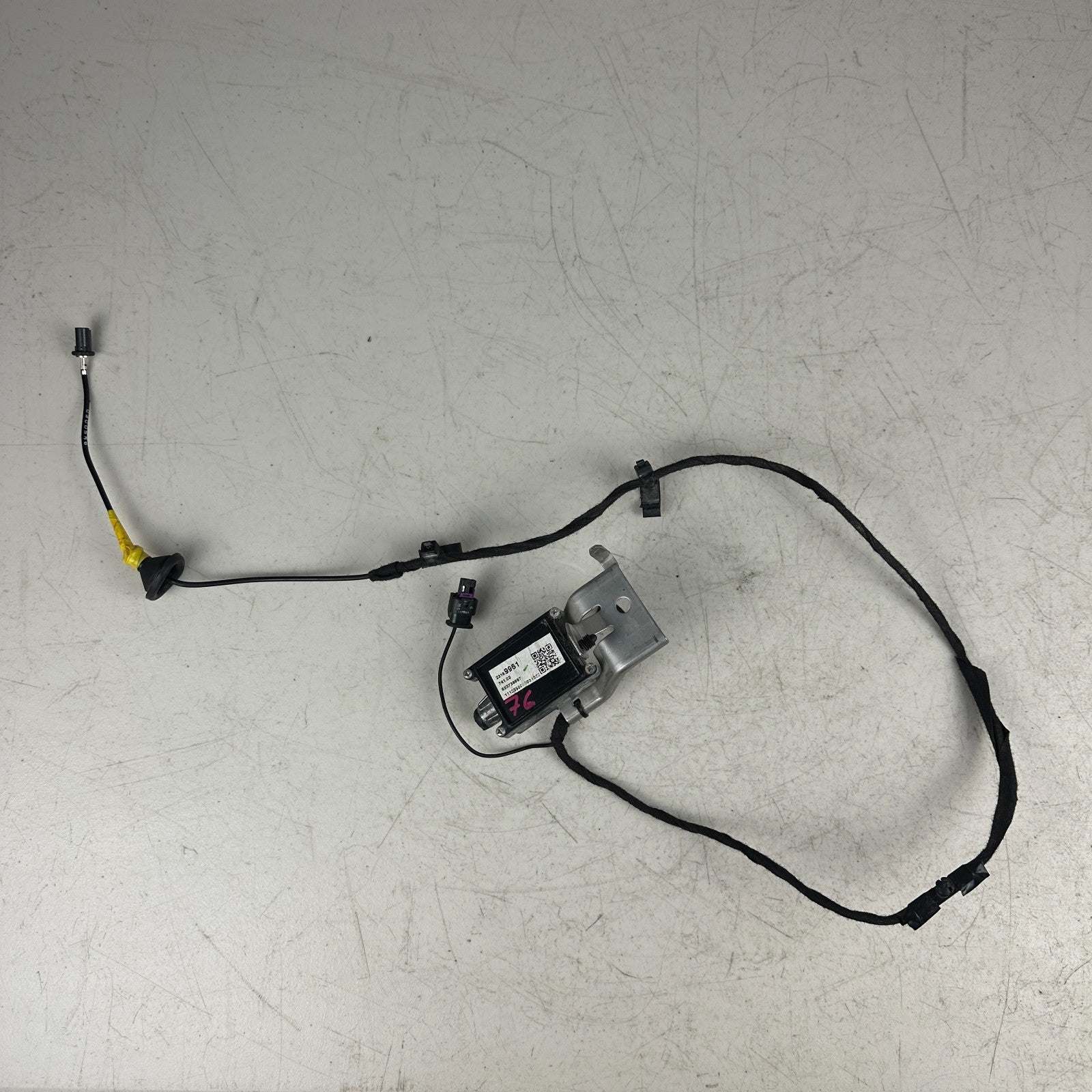 2014-2019 CORVETTE C7 REAR LEFT SIDE RADIO AMPLIFIER ANTENNA MODULE 23169961 OEM
