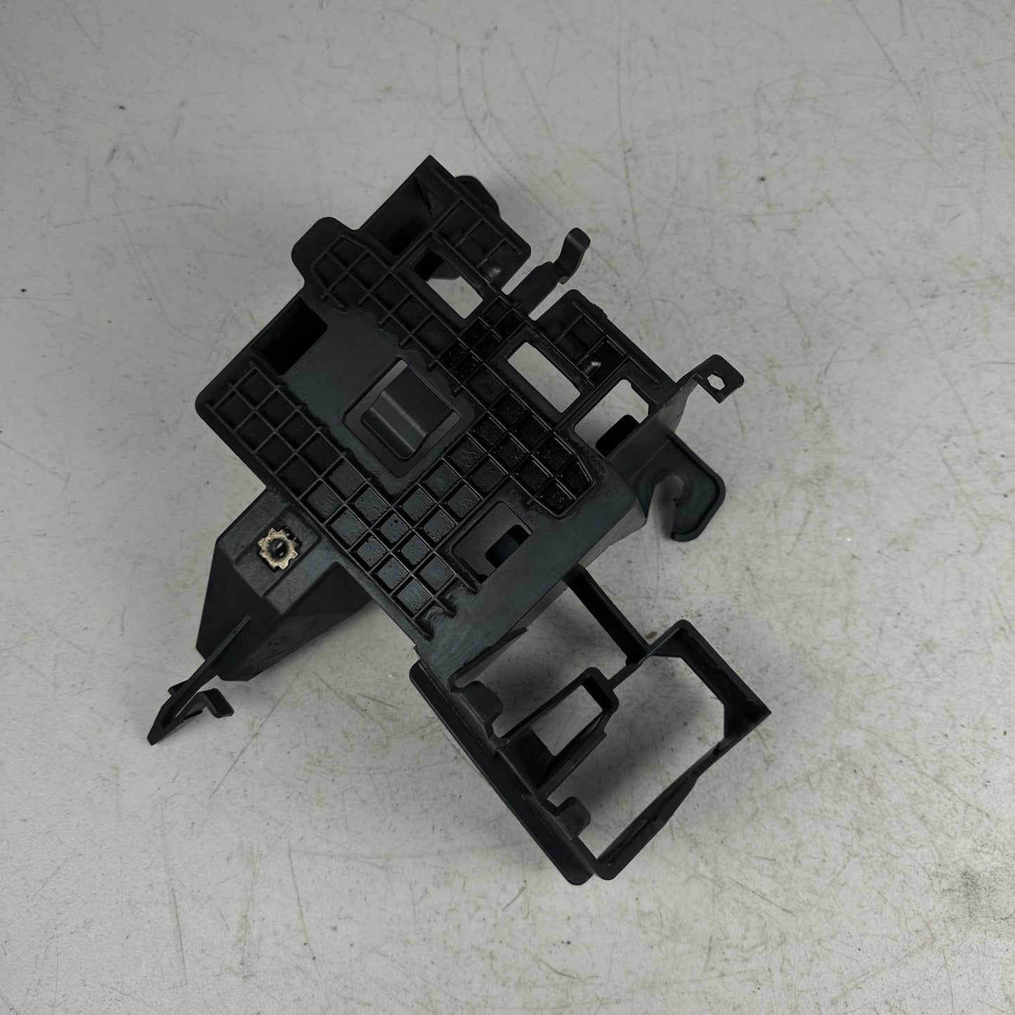 17-24 CHEVROLET CAMARO KEYLESS ENTRY THEFT LOCKING CONTROL MODULE BRACKET OEM
