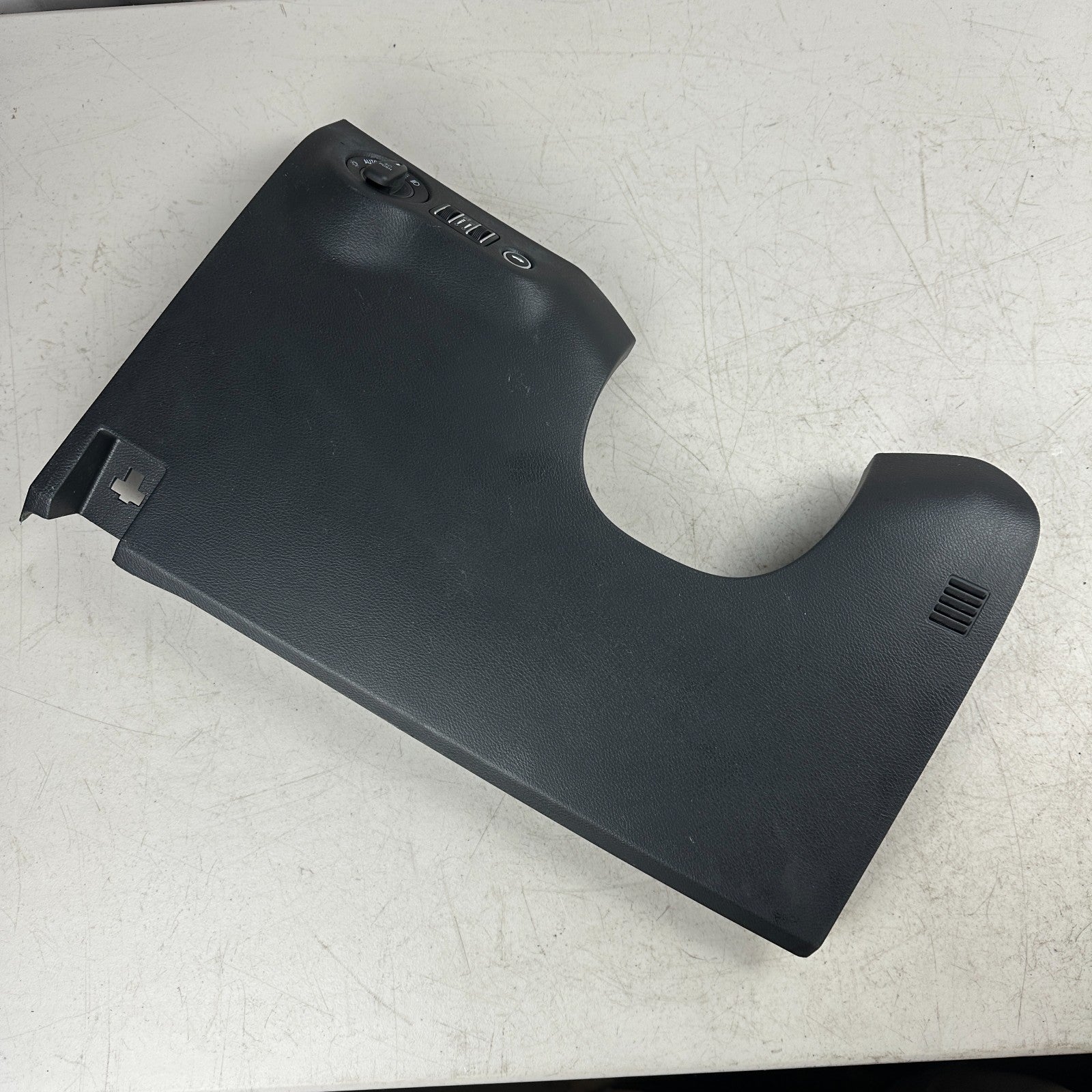 11-23 DODGE CHARGER DASH LEFT SIDE LOWER KNEE BOLSTER TRIM COVER 68141053AB OEM