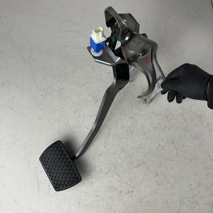 2017-2020 HONDA CR-V CRV FRONT LEFT DRIVER SIDE BRAKE STOP PEDAL W/ BRACKET OEM
