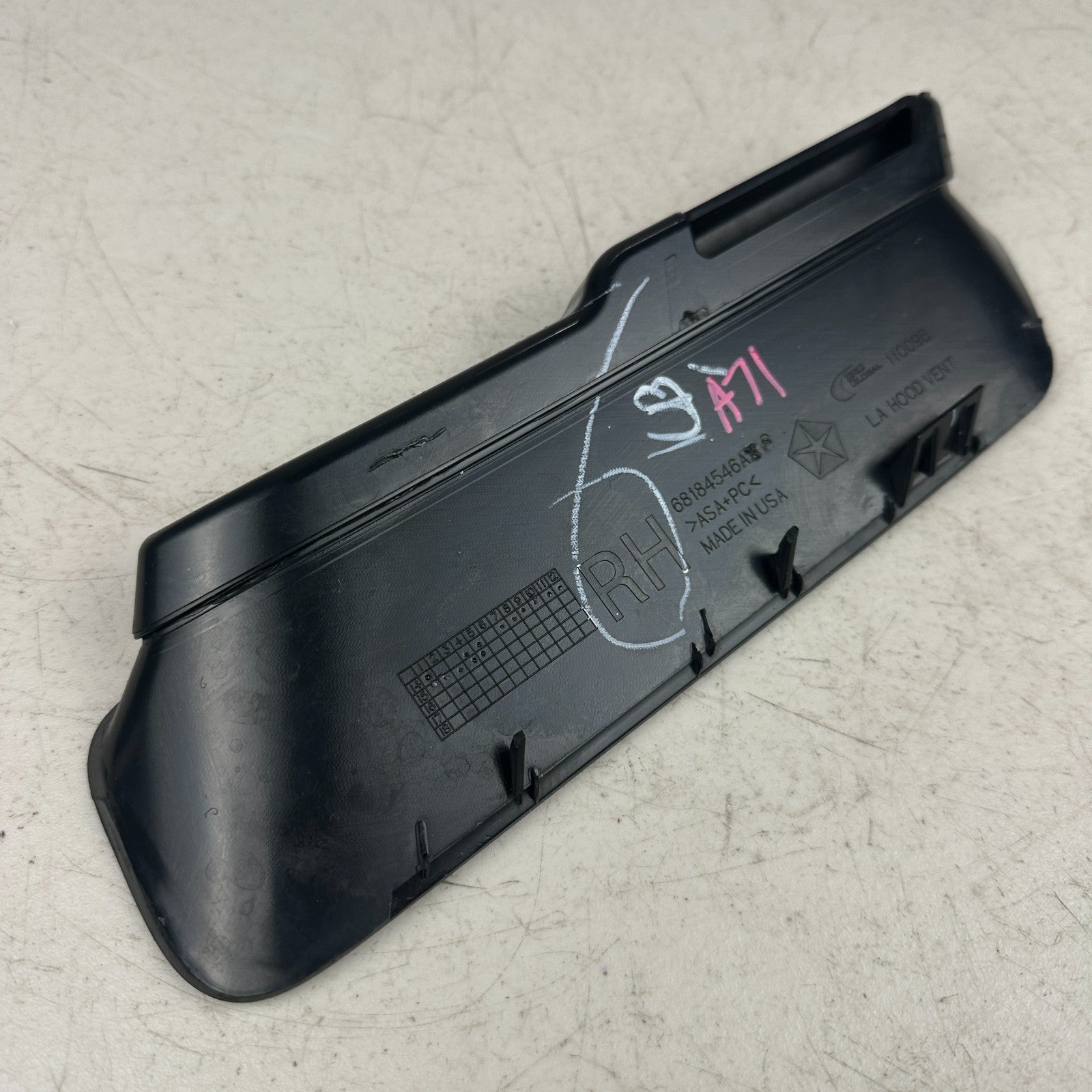 2015-2023 DODGE CHALLENGER FRONT HOOD BONNET RIGHT SIDE BEZEL GRILLE MOLDING OEM