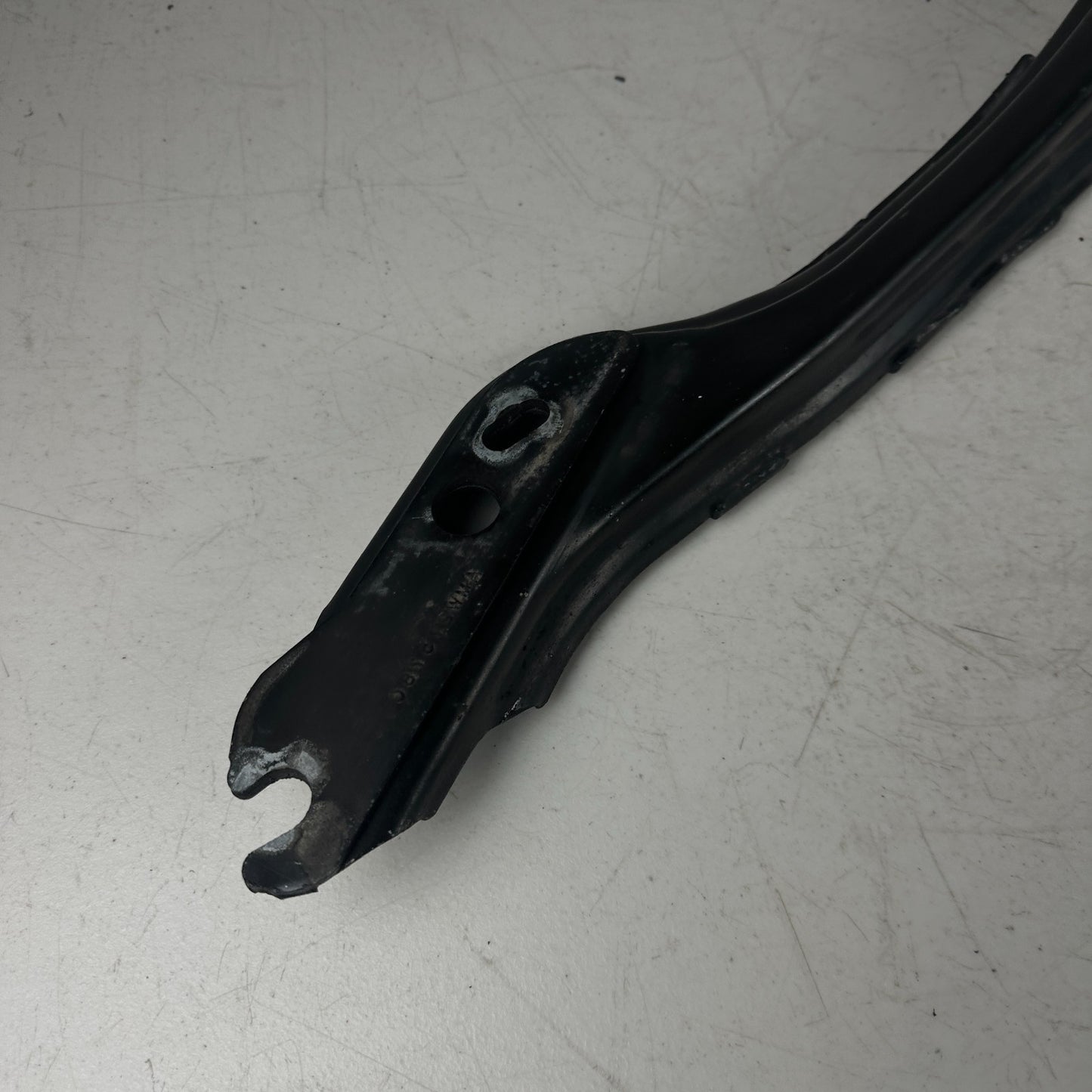 2016-2023 CHEVY CAMARO REAR RIGHT SIDE SUSPENSION SUBFRAME BRACE BRACKET OEM
