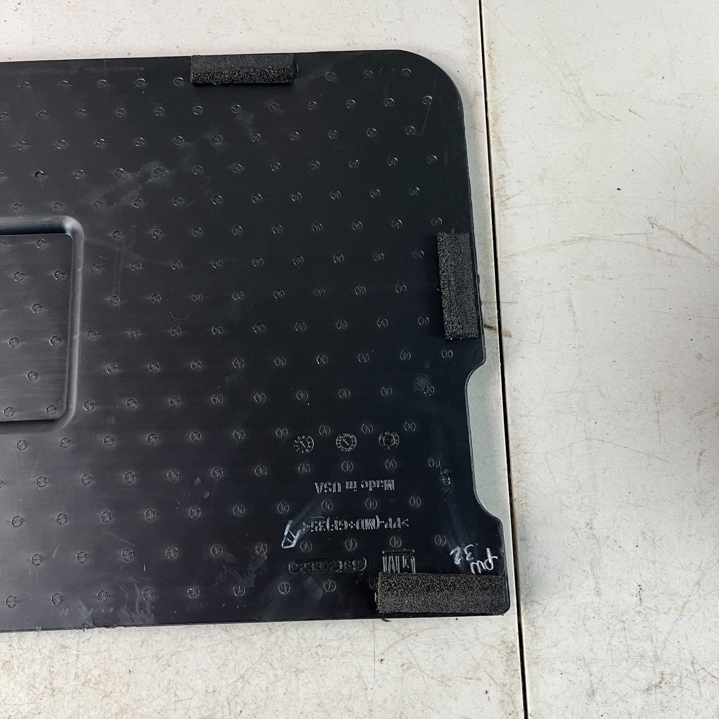 2014-2019 CHEVROLET CORVETTE REAR FLOOR CARGO STORAGE COMPARTMENT LID 23302169