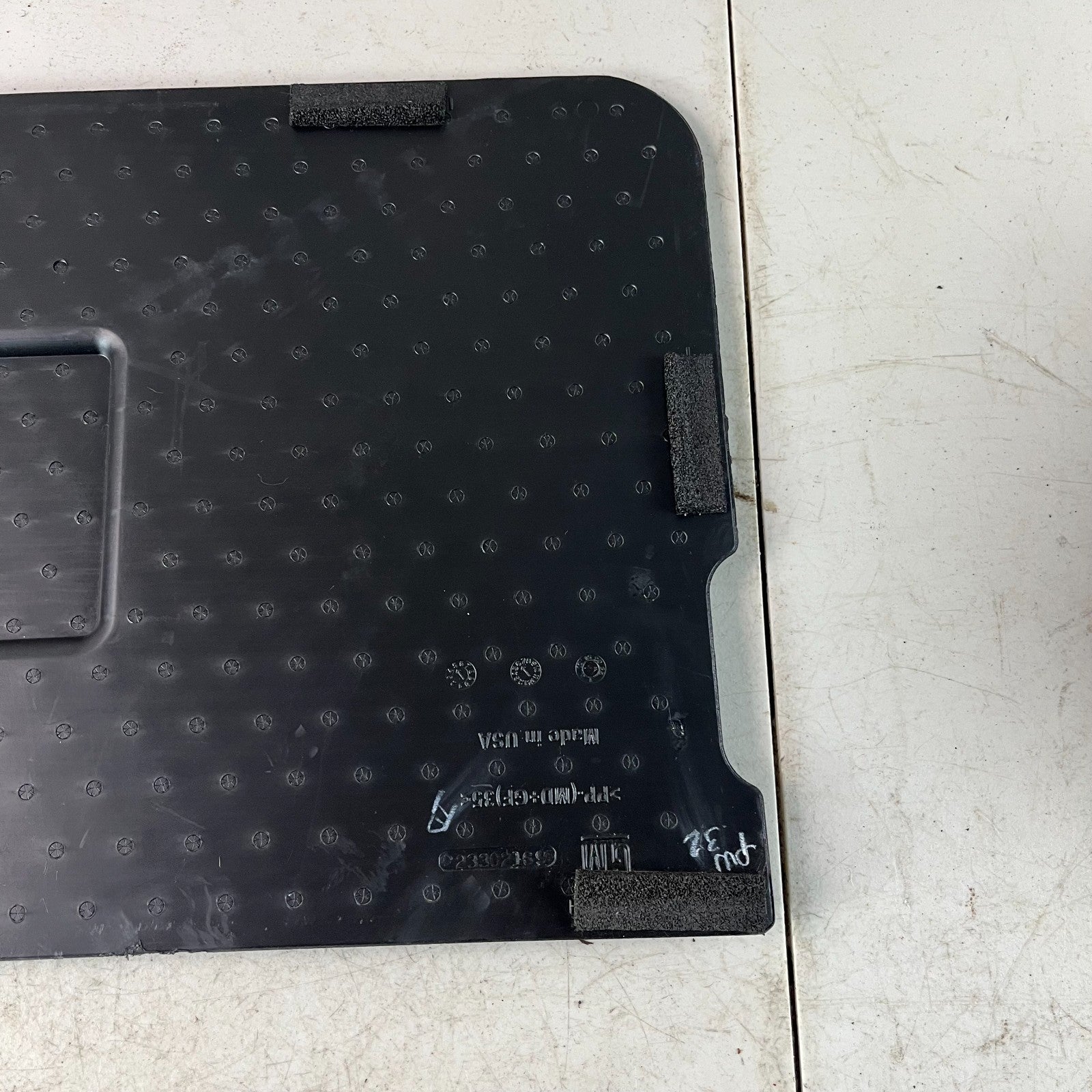 2014-2019 CHEVROLET CORVETTE REAR FLOOR CARGO STORAGE COMPARTMENT LID 23302169