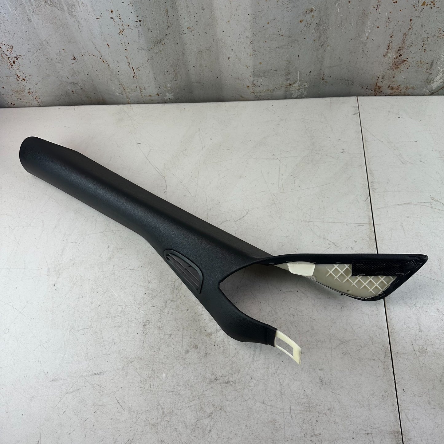05-13 CHEVROLET CORVETTE C6 WINDSHIELD FRONT LEFT A-PILLAR TRIM COVER PANEL OEM