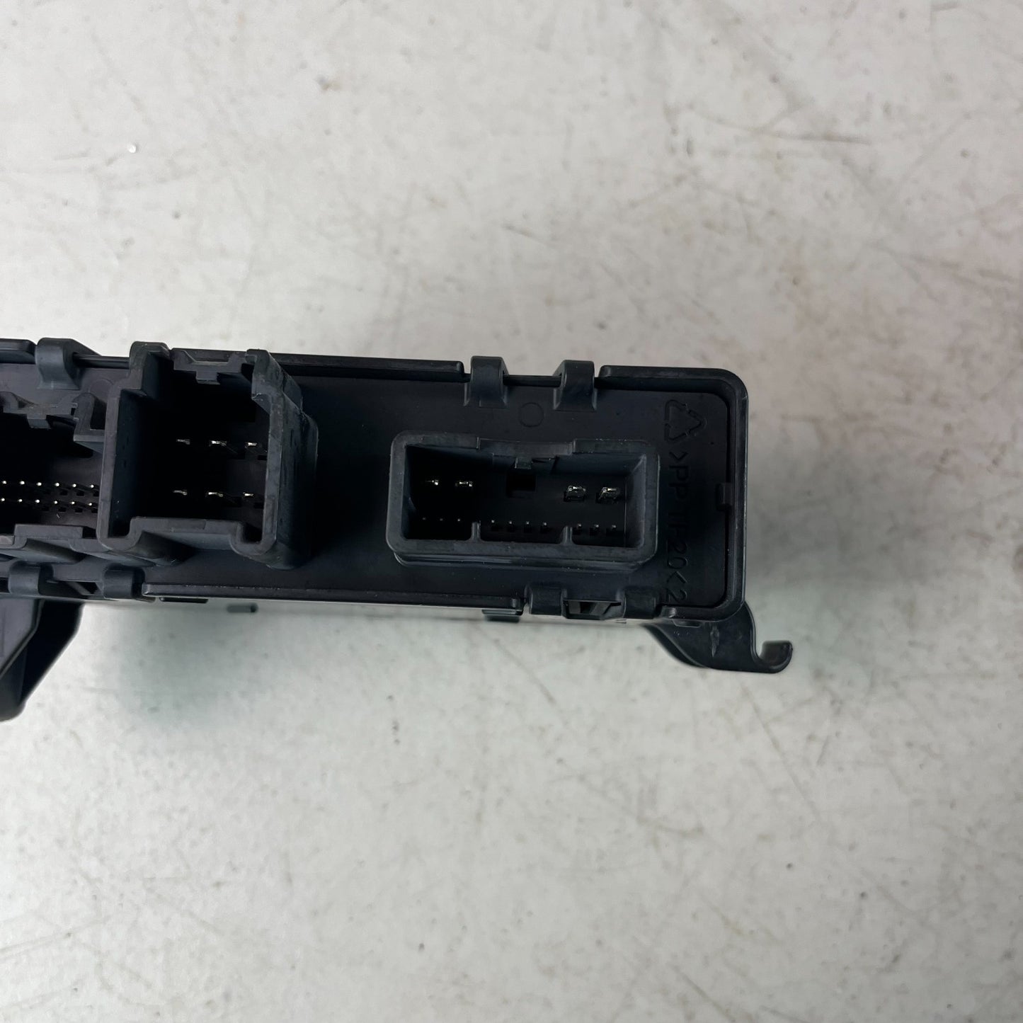 2014-2019 CHEVROLET CORVETTE C7 REAR TRUNK LIFTGATE CONTROL MODULE 23368752 OEM