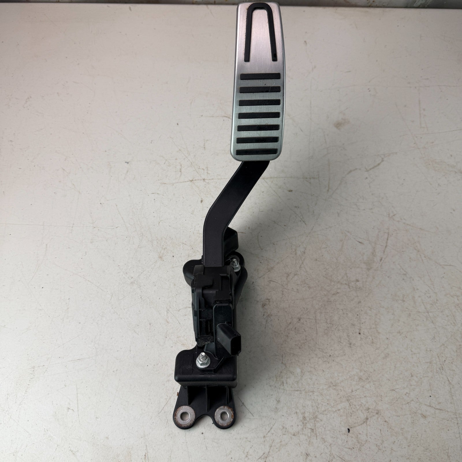 2017-2020 MASERATI LEVANTE GAS PEDAL ACCELERATOR THROTTLE SENSOR 04861714AF OEM