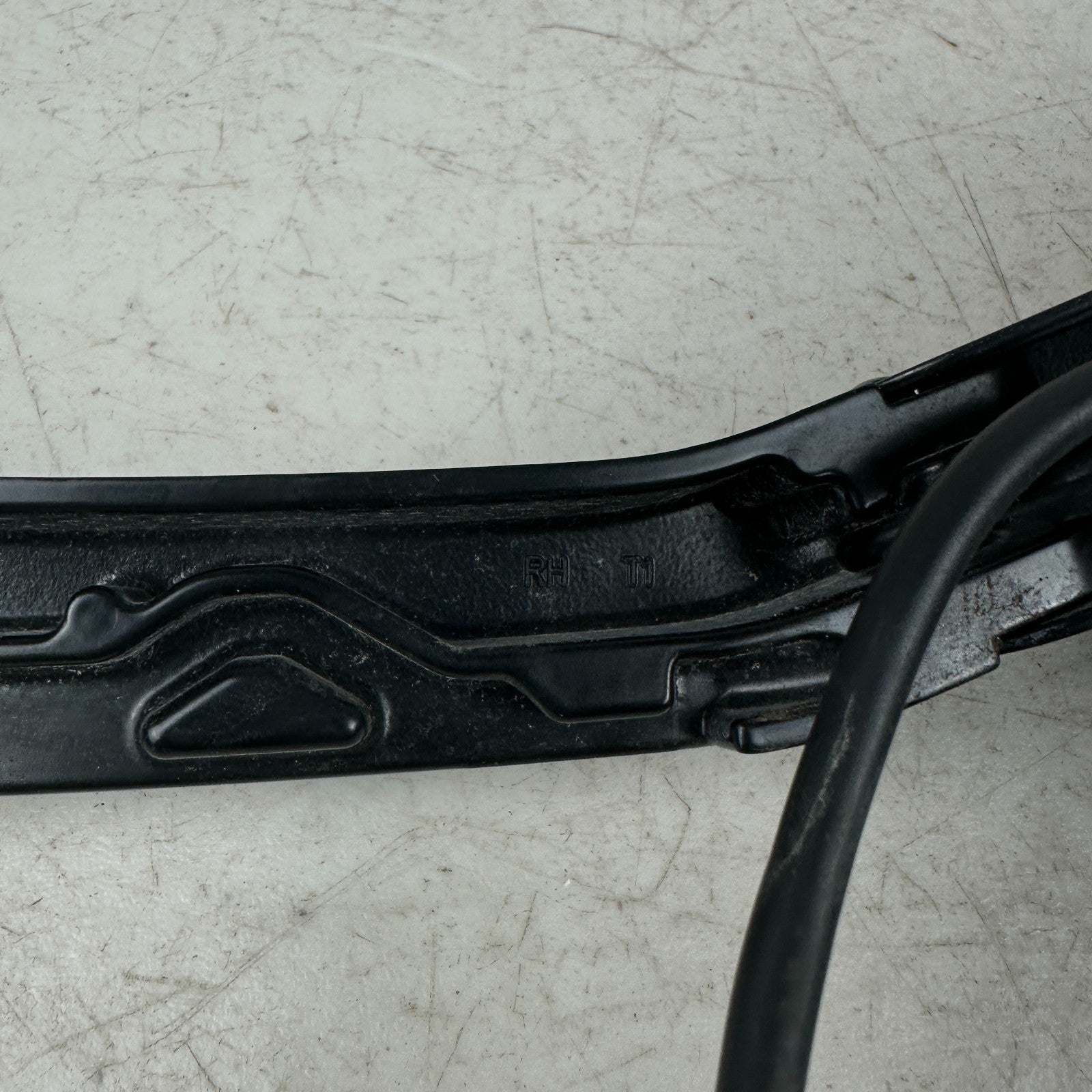 2014-2019 CHEVROLET CORVETTE FRONT WINDSHIELD RIGHT PASSENGER SIDE WIPER ARM OEM