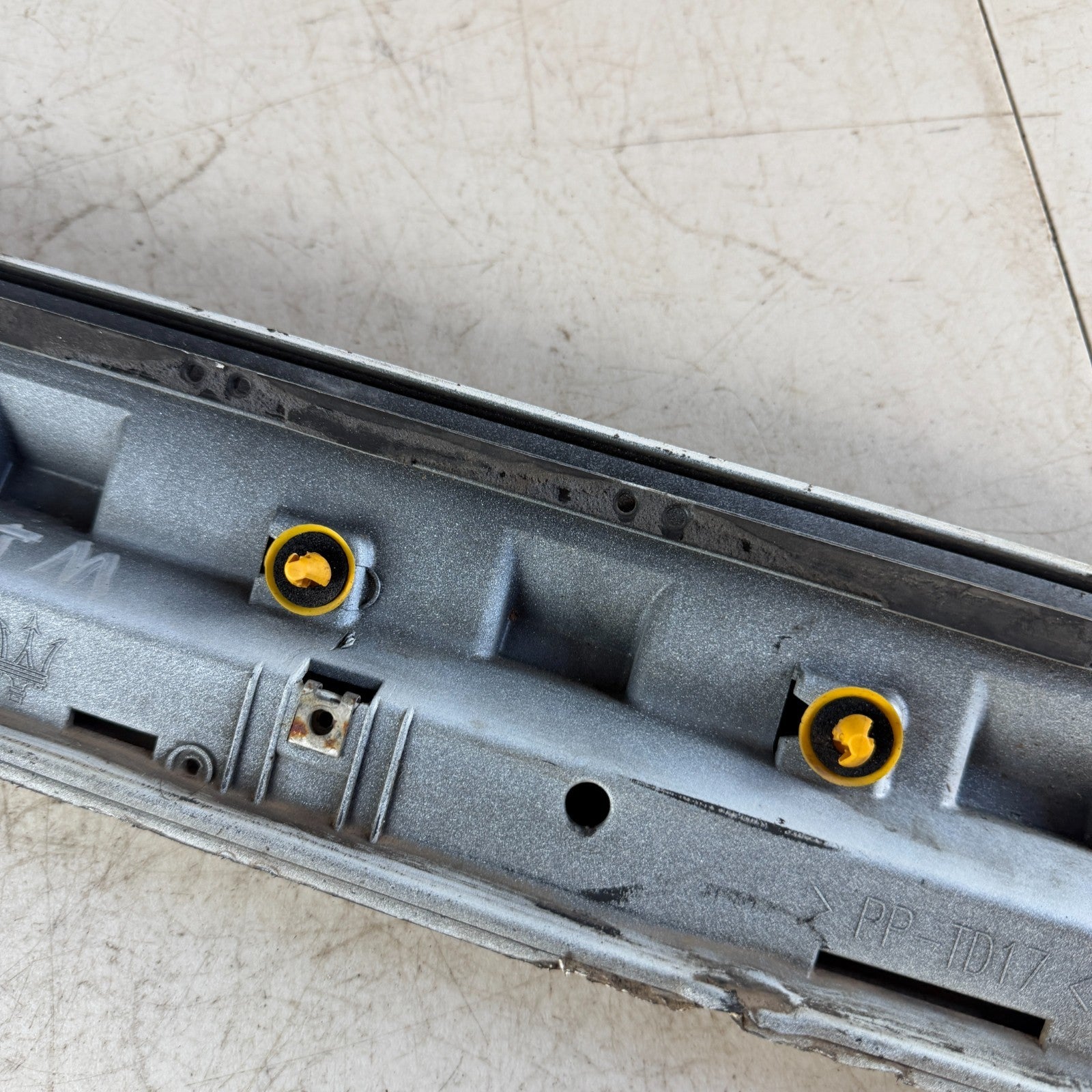 2017-2020 MASERATI LEVANTE FRONT RIGHT EXTERIOR LOWER DOOR TRIM MOLDING OEM