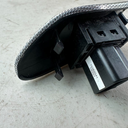 2005-2013 CHEVY CORVETTE LEFT DRIVER SIDE DOOR RELEASE SWITCH BUTTON 10362041